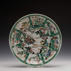 KANGXI WUCAI BATTLEFIELD PORCELAIN CHARGER