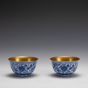 PAIR YONGZHENG PAINTED GOLD BLUE & WHITE BOWLS