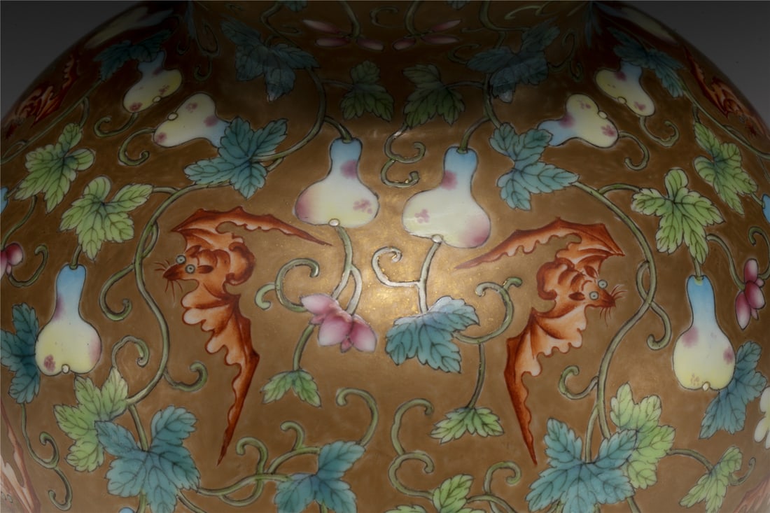 QING QIANLONG GOLDEN LAND FAMILLE ROSE GOURD BOTTLE - 4