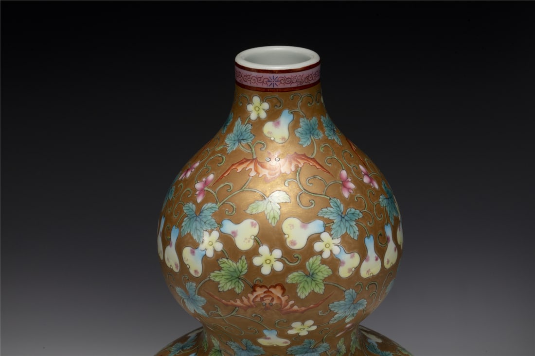 QING QIANLONG GOLDEN LAND FAMILLE ROSE GOURD BOTTLE - 7