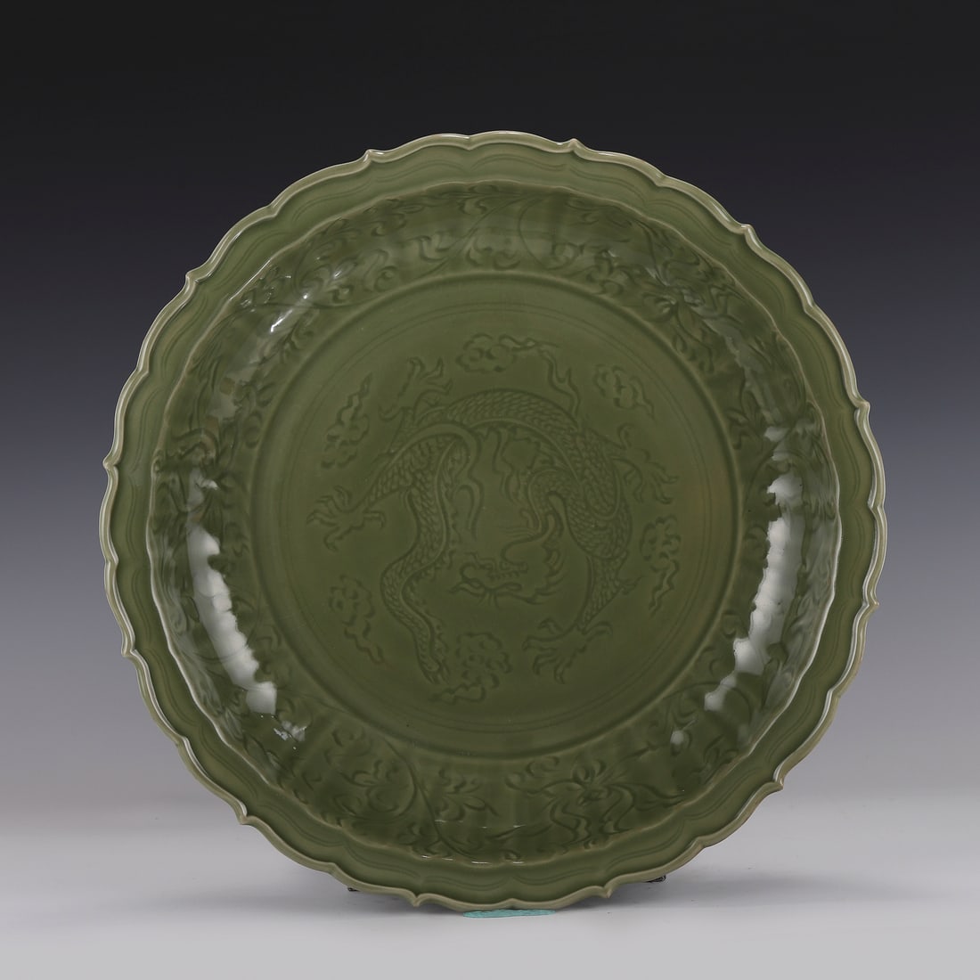 MING LONGQUAN CELADON BARBED RIM CHARGER: PROVENANCE: La Grange, Georgia Private Collector. Measurements: Height: 8 cm, Diam.: 51cm Chinese Ming Long Quan Celadon Barbed Rim Porcelain Charger.