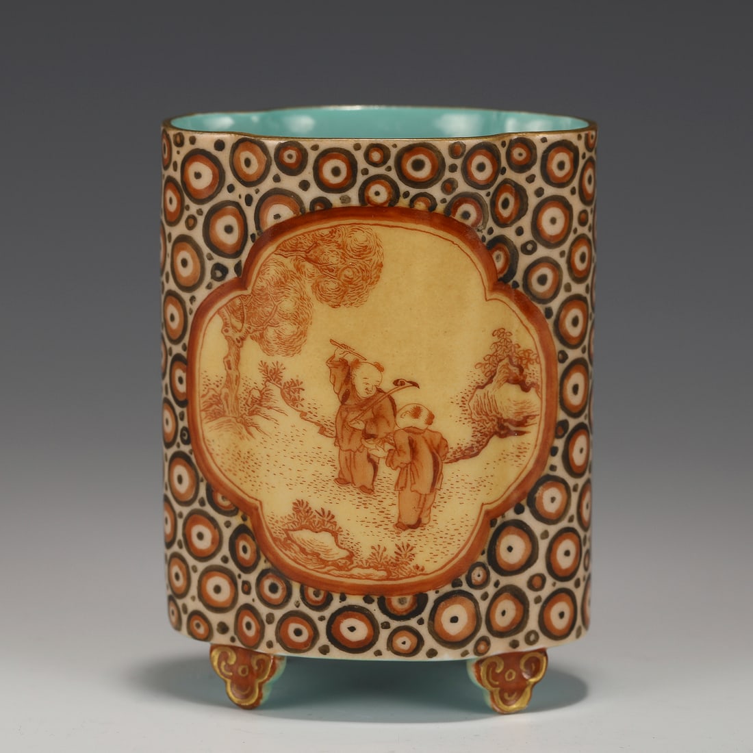 QIANLONG FAMILLE ROSE PORCELAIN PEN HOLDER: PROVENANCE: From waldorf, MD Private Collector. Measurements: Height: 9.2 cm, Diam.: 6.8 cm Chinese Qing Dynasty QianLong Famille Rose Figure Motif Porcelain Pen Holder. The Porcelain potted in