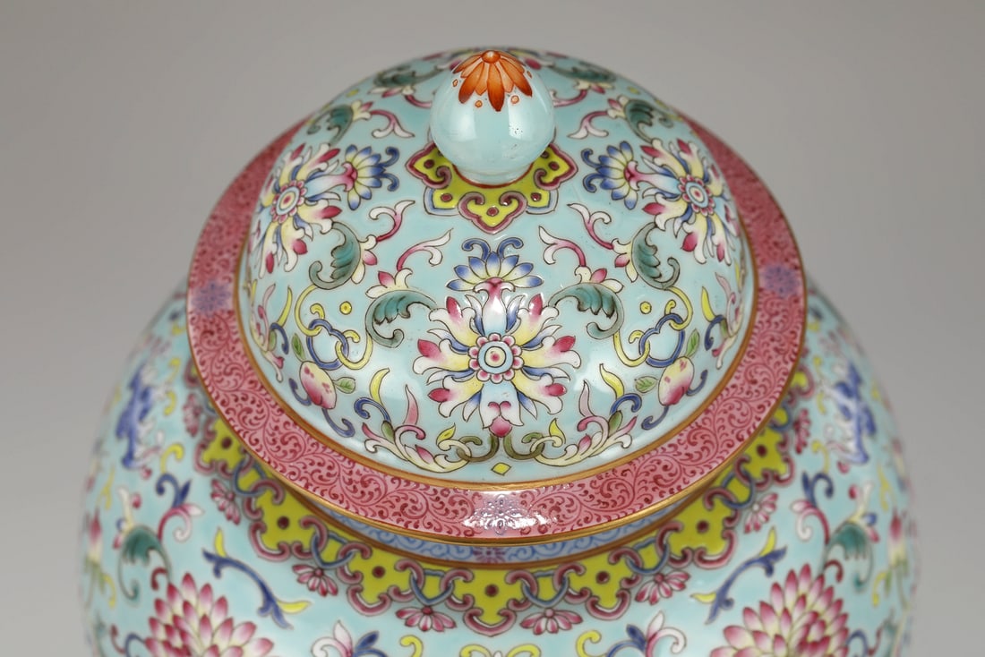 JIAQING FAMILLE ROSE LOTUS PORCELAIN LIDDED JARS - 8