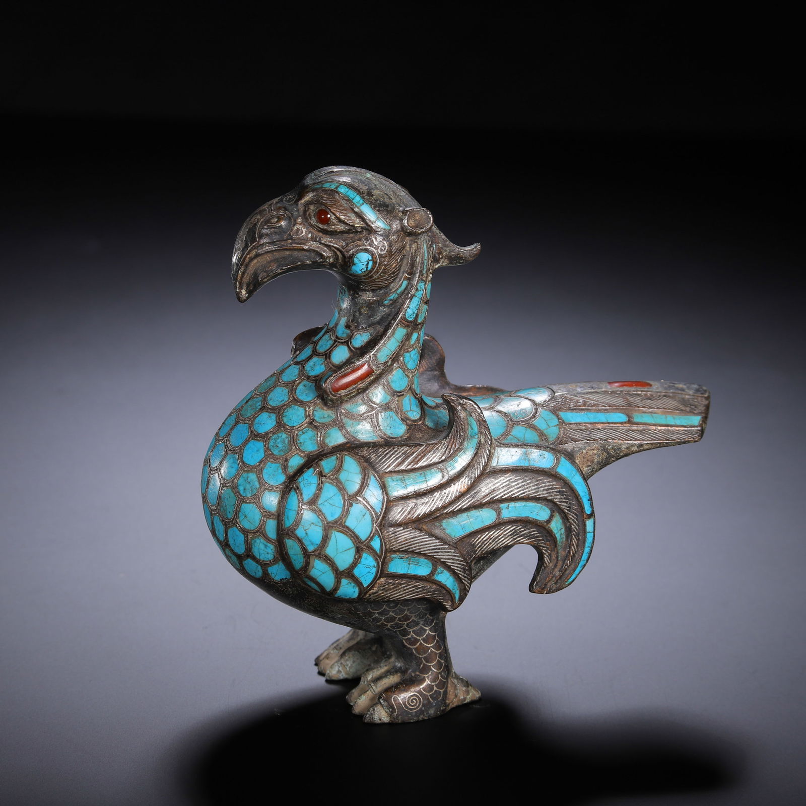 CHINESE BRONZE BIRD WITH TURQUOISE & INLAY: Dimensions: L. 11 cm. H. 11.5 cm. Weight 470 grams. This exquisite Chinese bronze bird sculpture measures 11 cm in length, 11.5 cm in height, and weighs 470 grams, featuring elaborate gold-silver inla