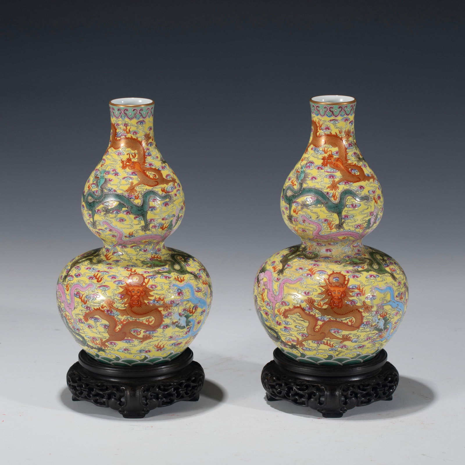 PAIR OF CHINESE YONGZHENG FAMILLE ROSE GOURD BOTTLE (1 of 7)