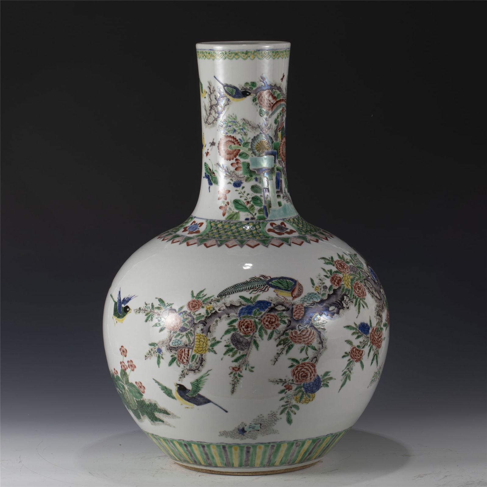 QING KANGXI FAMILLE ROSE CELESTIAL SPHERE VASE (1 of 8)