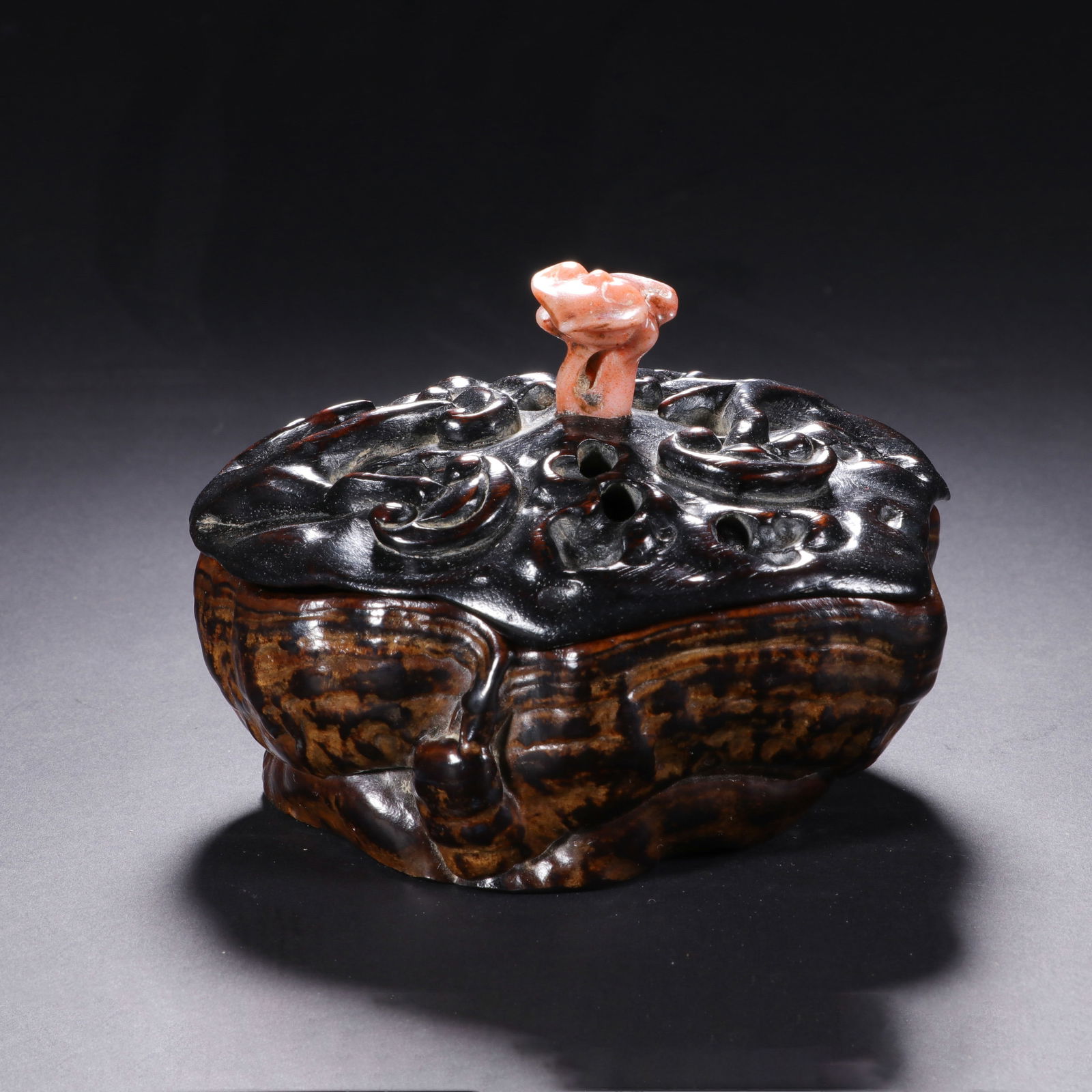 CHINESE LINGZHI LACQUER LIDDED BOX (1 of 8)