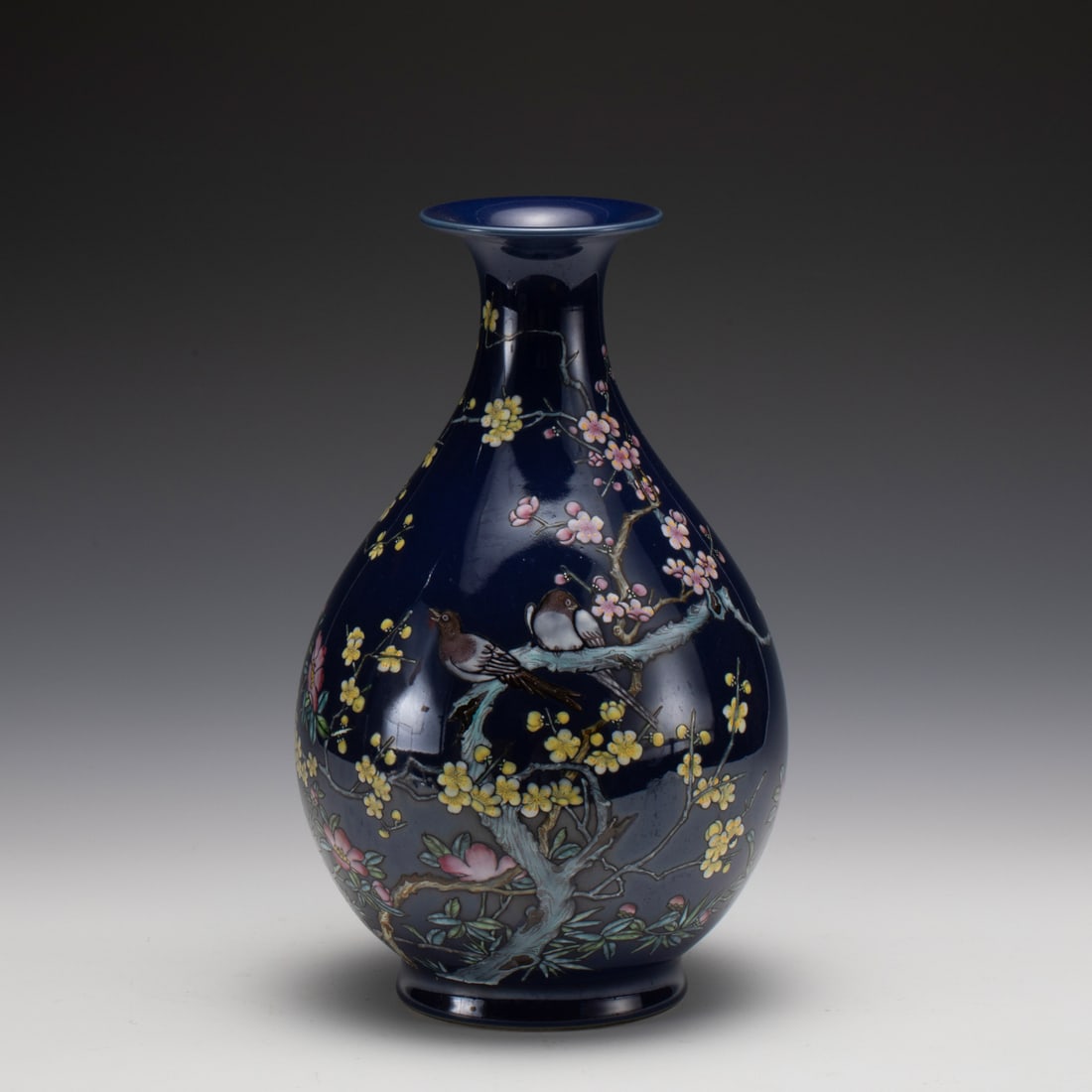 XUANTONG FAMILLE ROSE BOTTLE (1 of 8)