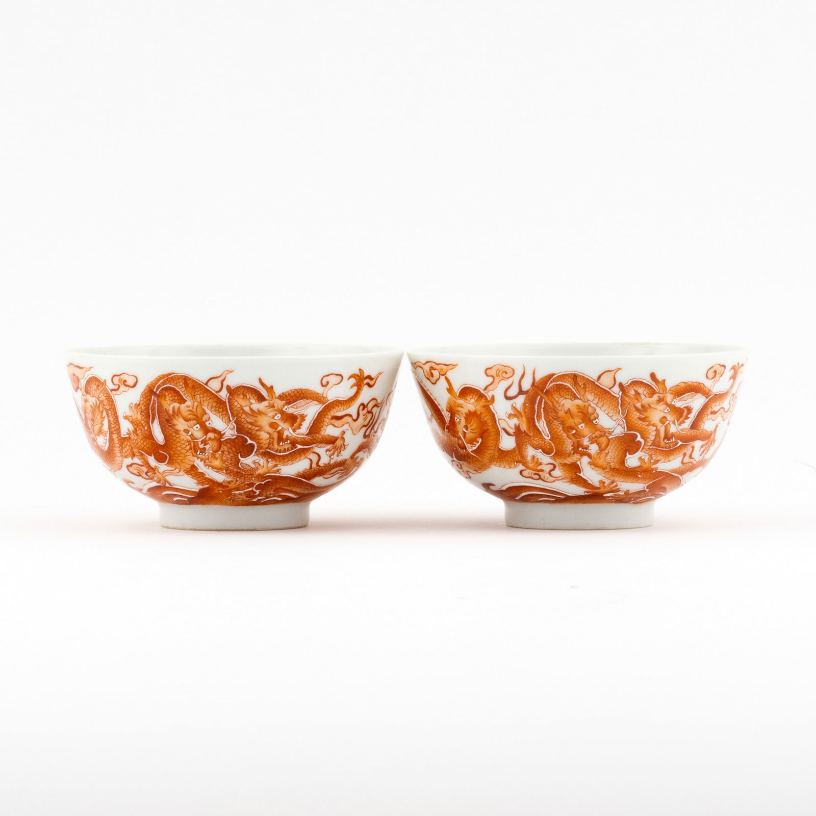 PAIR OF CHINESE RED & WHITE DRAGON MOTIF BOWLS (1 of 8)