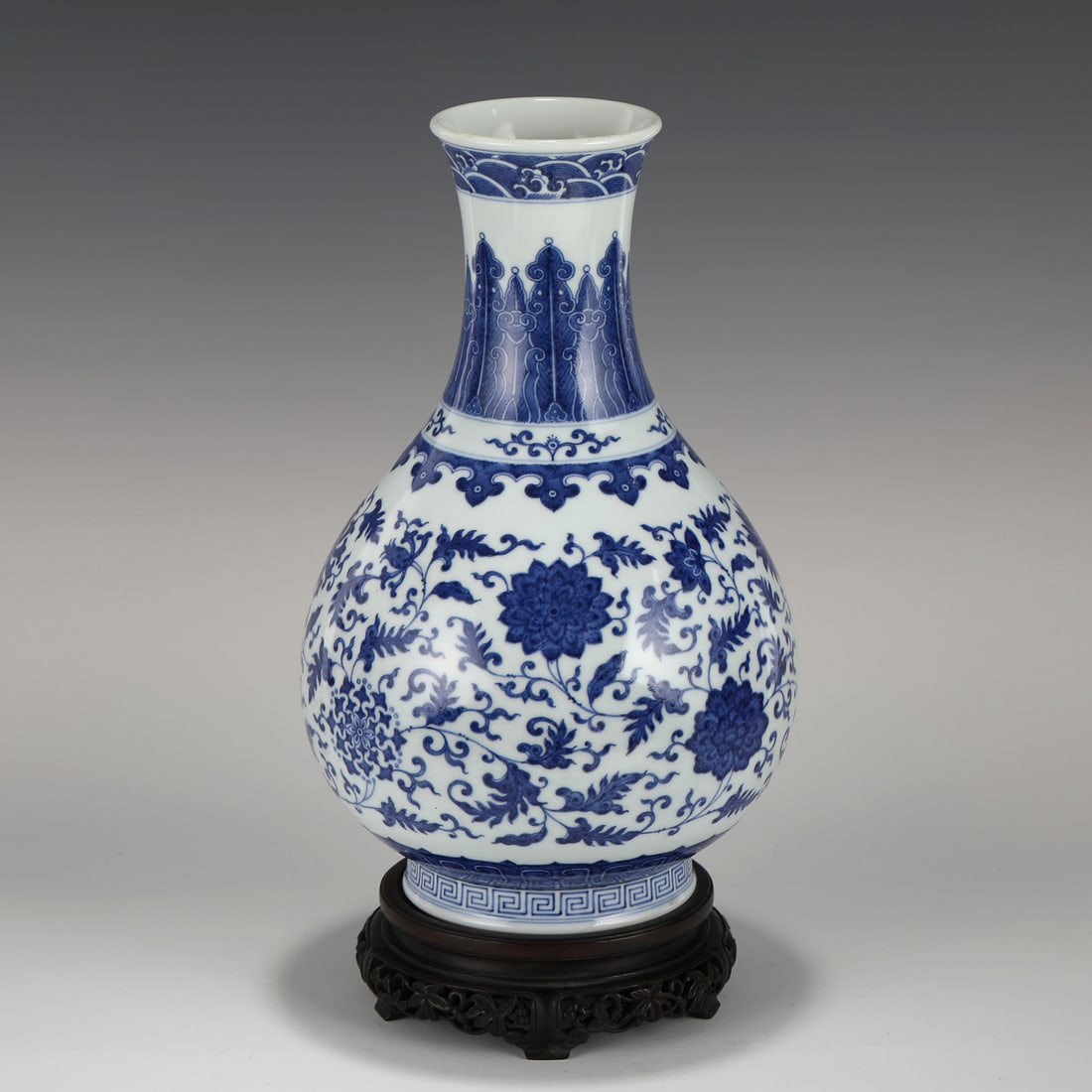 QIANLONG BLUE & WHITE FLORI PORCELAIN YUHU BOTTLE VASE ON STAND (1 of 9)
