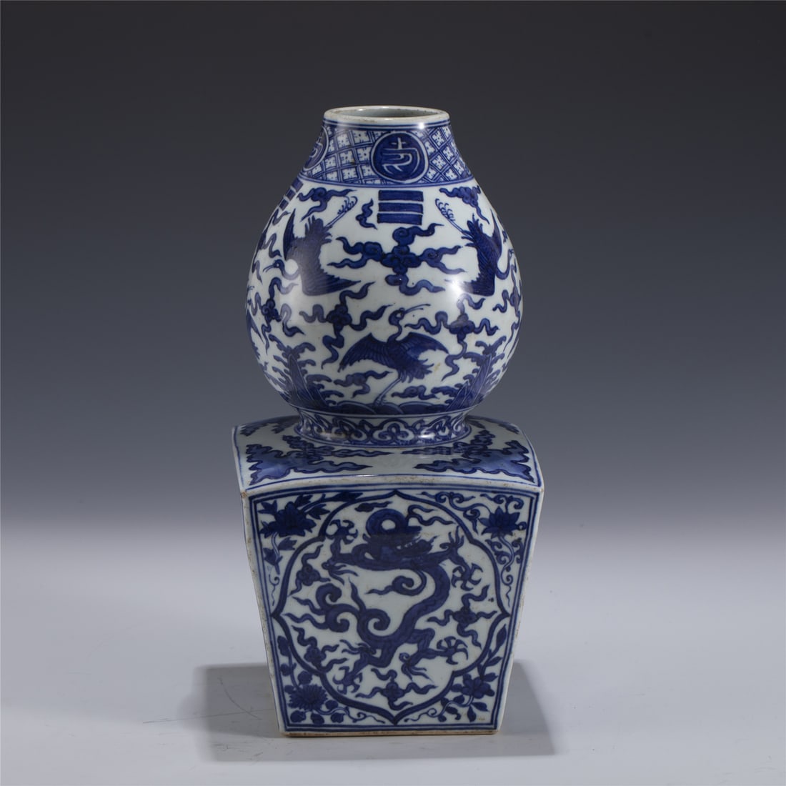MING JIAJING TIANYUAN PLACE BOTTLE (1 of 8)