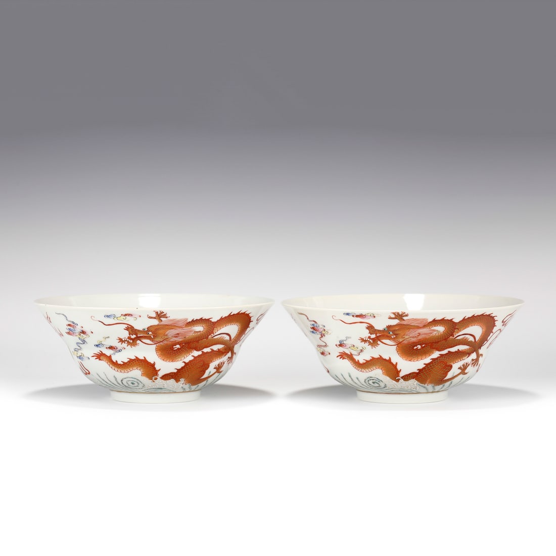 A PAIR OF QING FAMILLE ROSE FOLDED WAIST BOWLS (1 of 8)