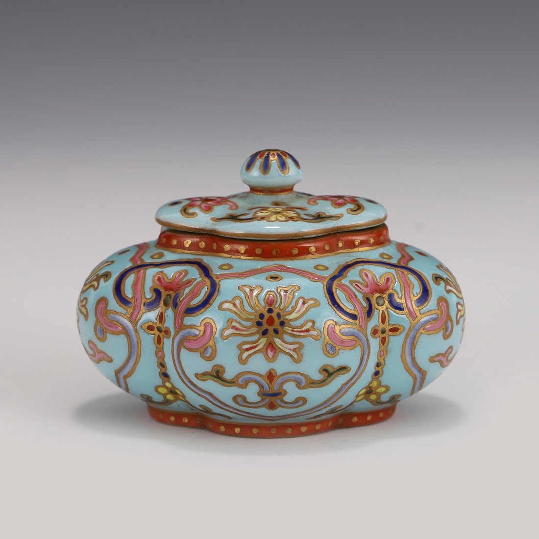 GILT FAMILLE ROSE AUSPICIOUS FLORAL LIDDED JAR (1 of 9)