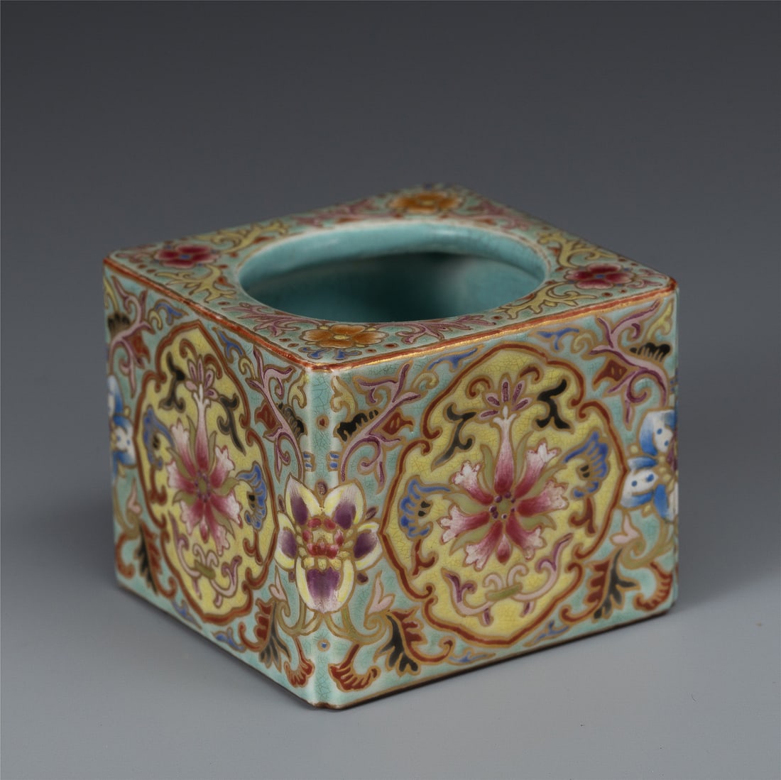 QING QIANLONG FAMILLE ROSE BRUSH POT (1 of 7)