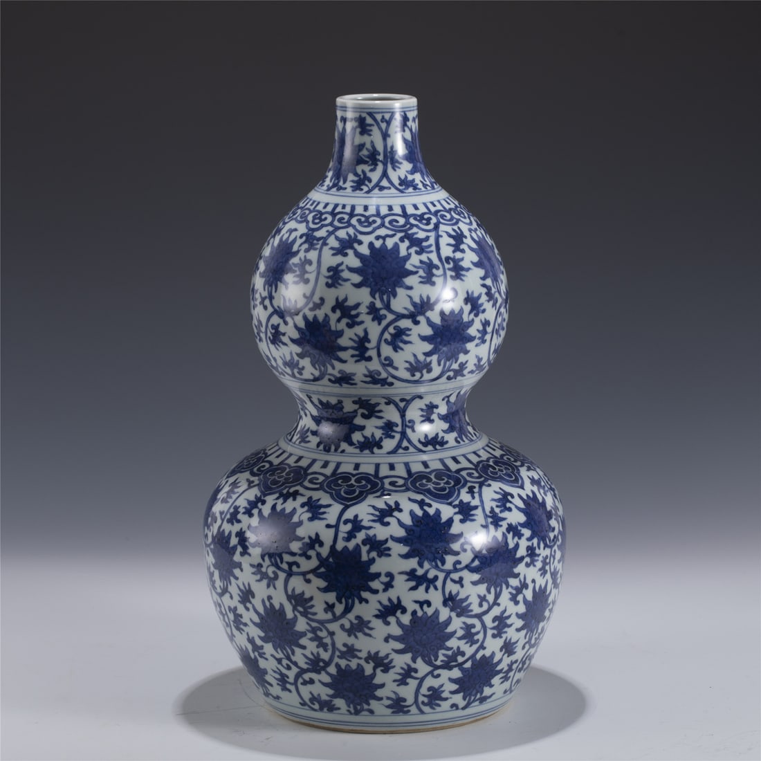 MING WANLI BLUE & WHITE GOURD BOTTLE (1 of 7)