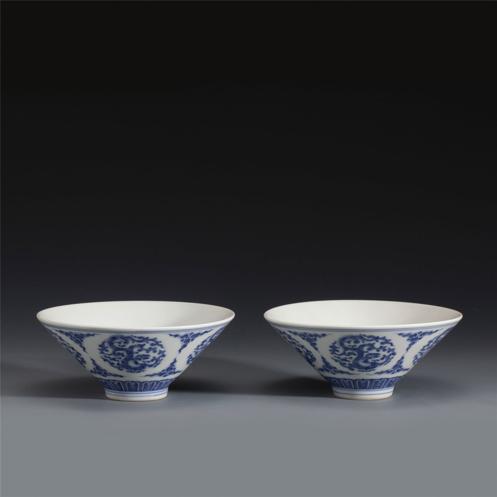 PAIR OF QING YONGZHENG BLUE & WHITE DRAGON BOWLS (1 of 7)