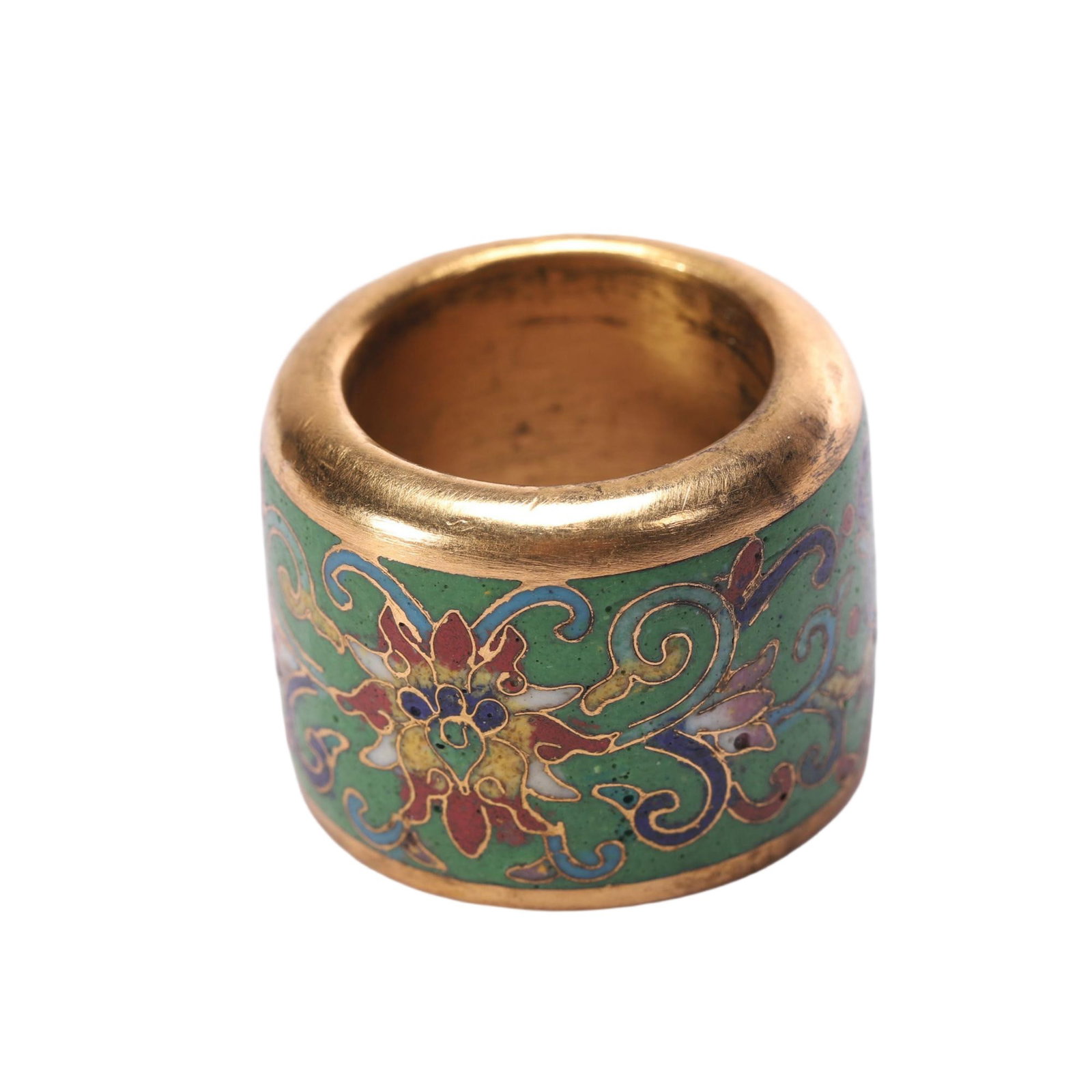 CHINESE CLOISONN? ENAMEL ARCHER?S RING: Dimensions: H. 2.44 cm. External diameter. 3.24 cm. Internal diameter. 2.21 cm. This is a refined Chinese cloisonn? enamel archer?s thumb ring, a exquisite piece of wearable art. The ring features a s