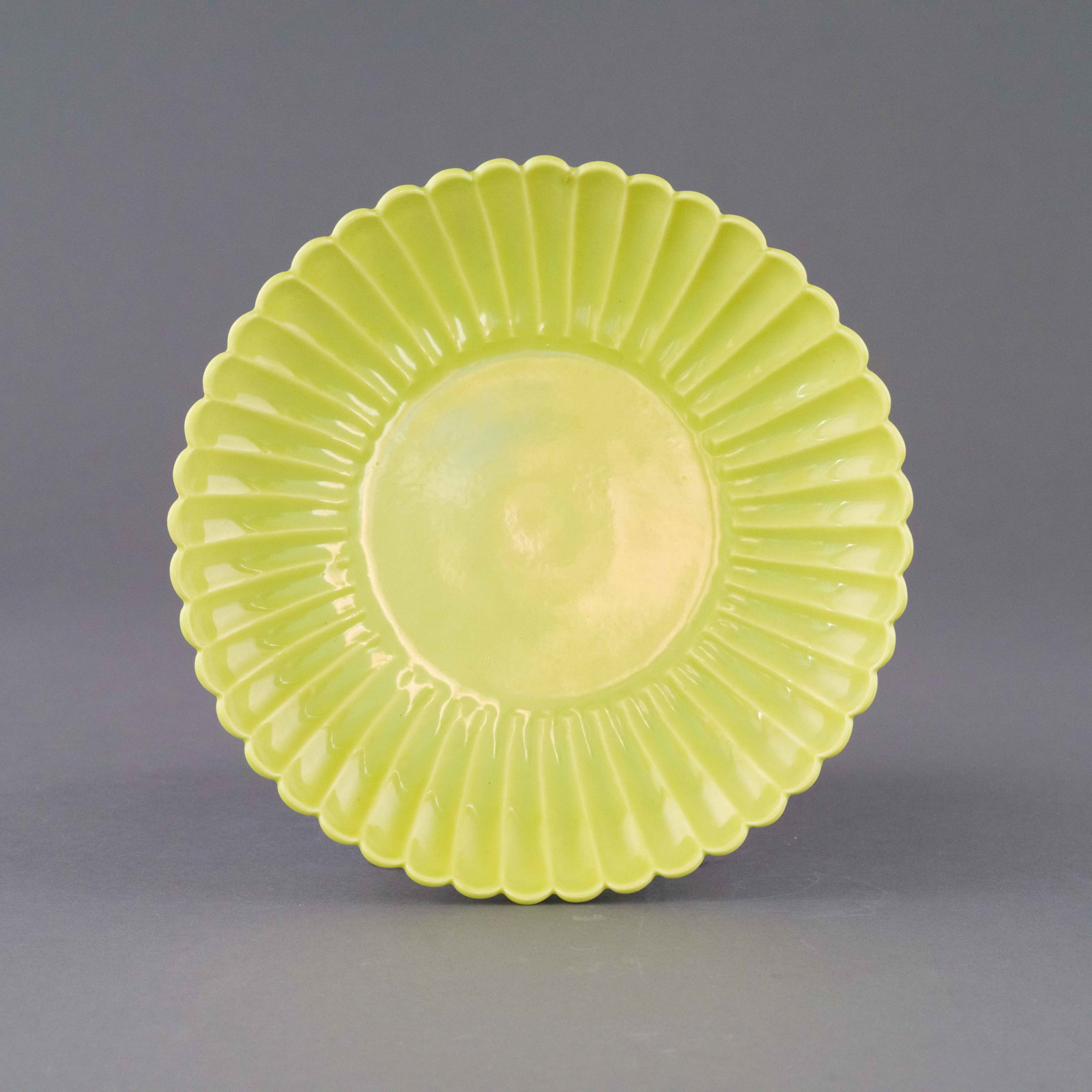 QING FAMILE JAUNE CHRYSHANTEMUMN PLATE: Dimensions: Height: 1. 375 inch x Width/Diameter: 7. 25 inchDimensions in Centimeter: 3. 5 cm x 18. 4 cm Chinese Qing Dynasty Yongzheng Reign period fresh yellow famille jaune monochrome glazed chrysa