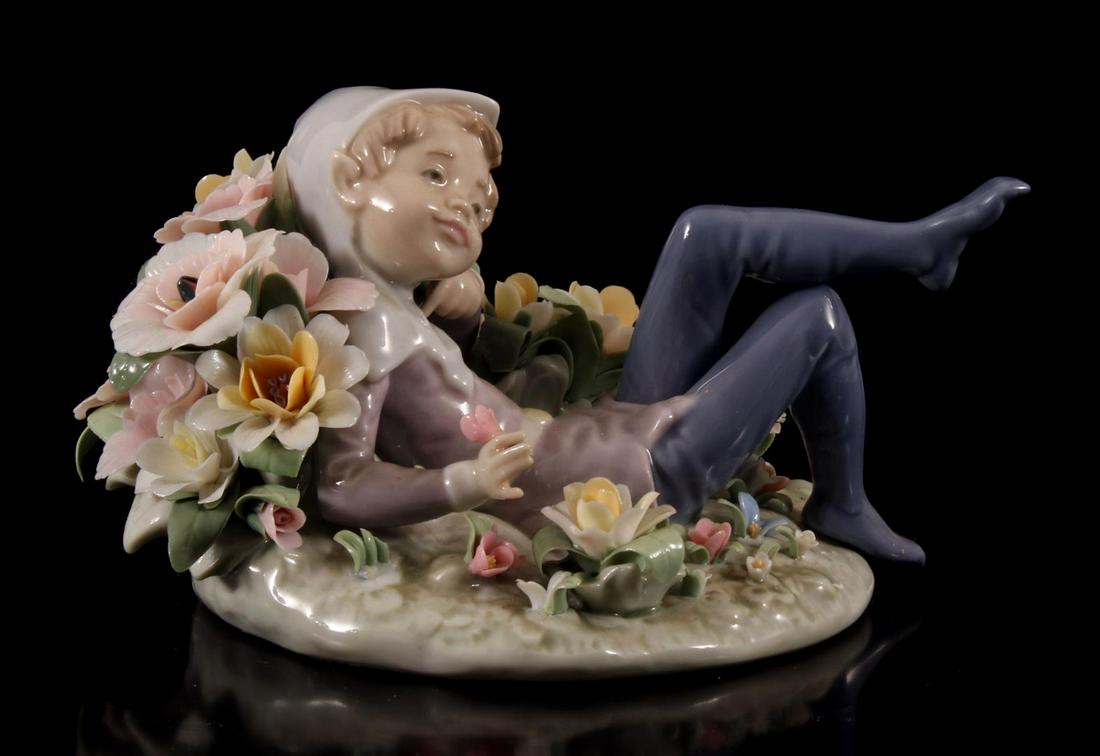 Lladro: Lladro porseleinen beeld nr. 1721, Leprechaun, Duedencillo, ontwerp Jose Puche, periode 1990-2017, 7 cm hoog (schade aan een blaadje)