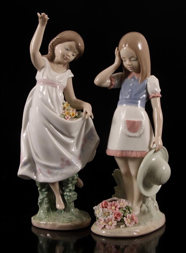 Lladro: Lladro porseleinen beeld no. 6580 en 1285,Â Garden DanceÂ en My Goodness, ontwerp Jose Javier Malavia, periode 1974-2000, 22 cm hoog Â