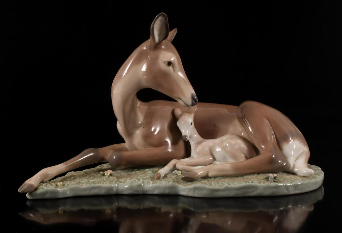 Lladro: Lladro porseleinen beeld nr. 6531, A new life, Una Nueva Vida, ontwerp Jose Luis Alvarez, periode 1998-2000, 17 cm hoog