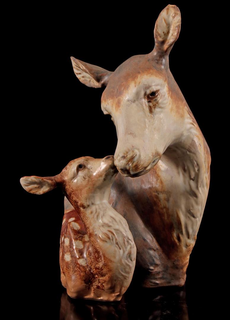 Lladro: Lladro porseleinen beeld no. 2191, Forest Born, Cabeza Cierva Y Cervatillo, ontwerp Jose Luis Alvarez, periode 1990-1991, 20 cm hoog