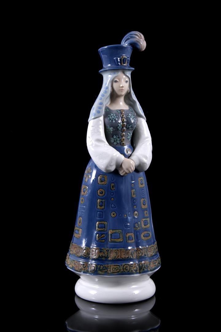 Lladro porcelain sculpture no.1157, Woman: Lladro porcelain sculpture no.1157, Woman with traditional dress, Dama Solemne, design Julio Fernandez, period 1971-1975, 33 cm high
