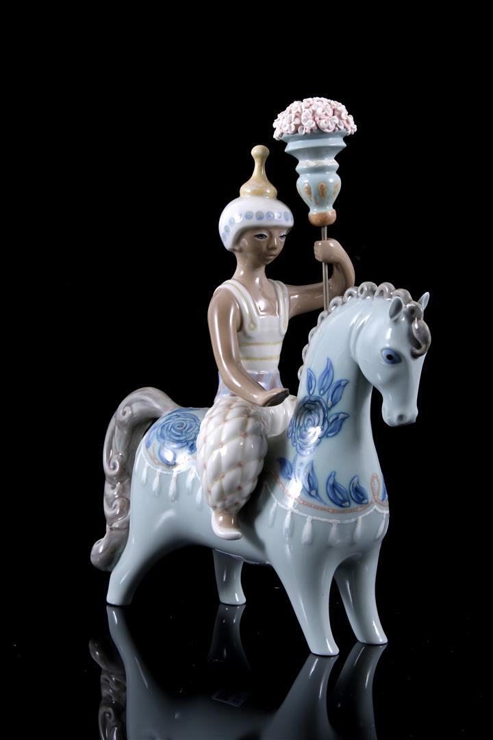 Lladro porcelain sculpture no. 1183, Oriental Man: Lladro porcelain sculpture no. 1183, Oriental Man on Horse, Jinete Oriental, design Julio Fernandez, period 1971-1973, 27 cm high & nbsp;