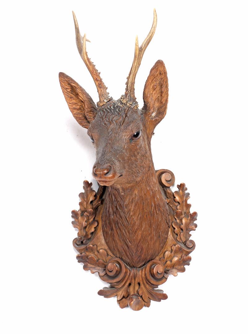 Schwarzwalder wood carving of deer head for the wall: Schwarzwalder wood carving of deer head for the wall 56.5 cm high (split in various places)
