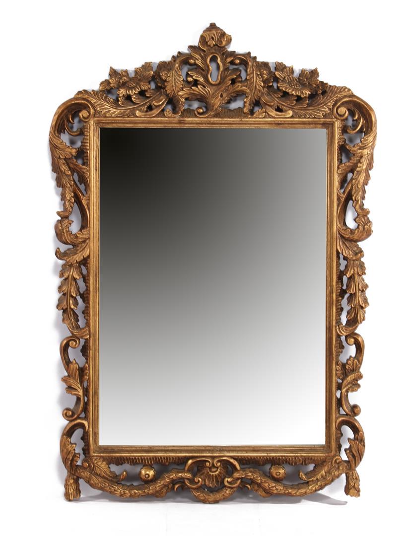 Classic mirror in a gold-colored frame: Classic mirror in a gold-colored frame, 109x73 cm