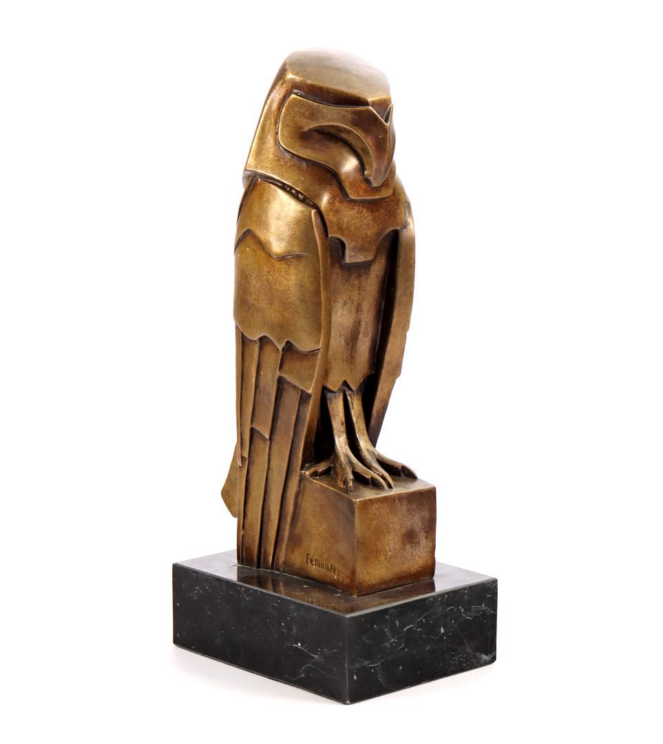 Bronze statue of a hawk, inspired by Fernandez: Bronze statue of a hawk, inspired by Fernandez, on a marble base 37 cm high