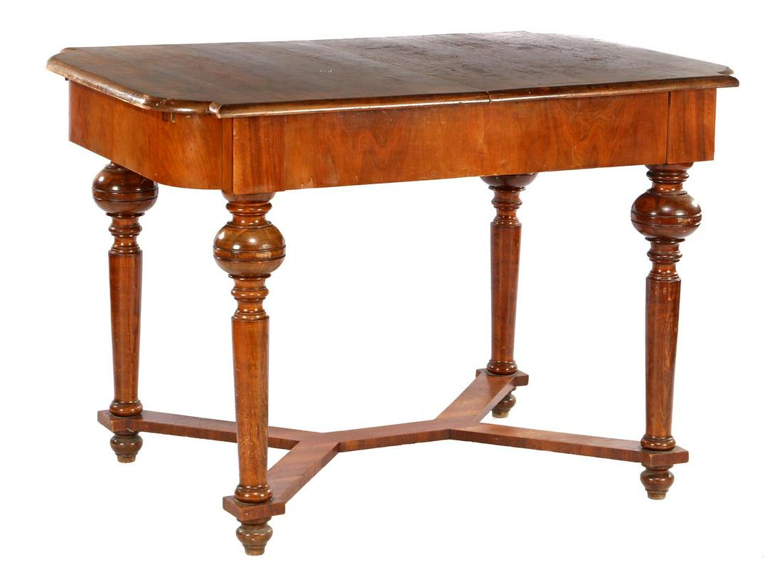 Walnut veneer dining room table: Walnut veneer dining room table with 2 intermediate leaves 39.5 cm & nbsp; and contoured top, 80 cm high and top size 116x80 cm