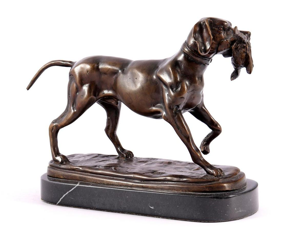Bronze statue of a hunting dog with pheasant: Bronze statue of a hunting dog with pheasant, on a marble base 16 cm high, 22 cm long