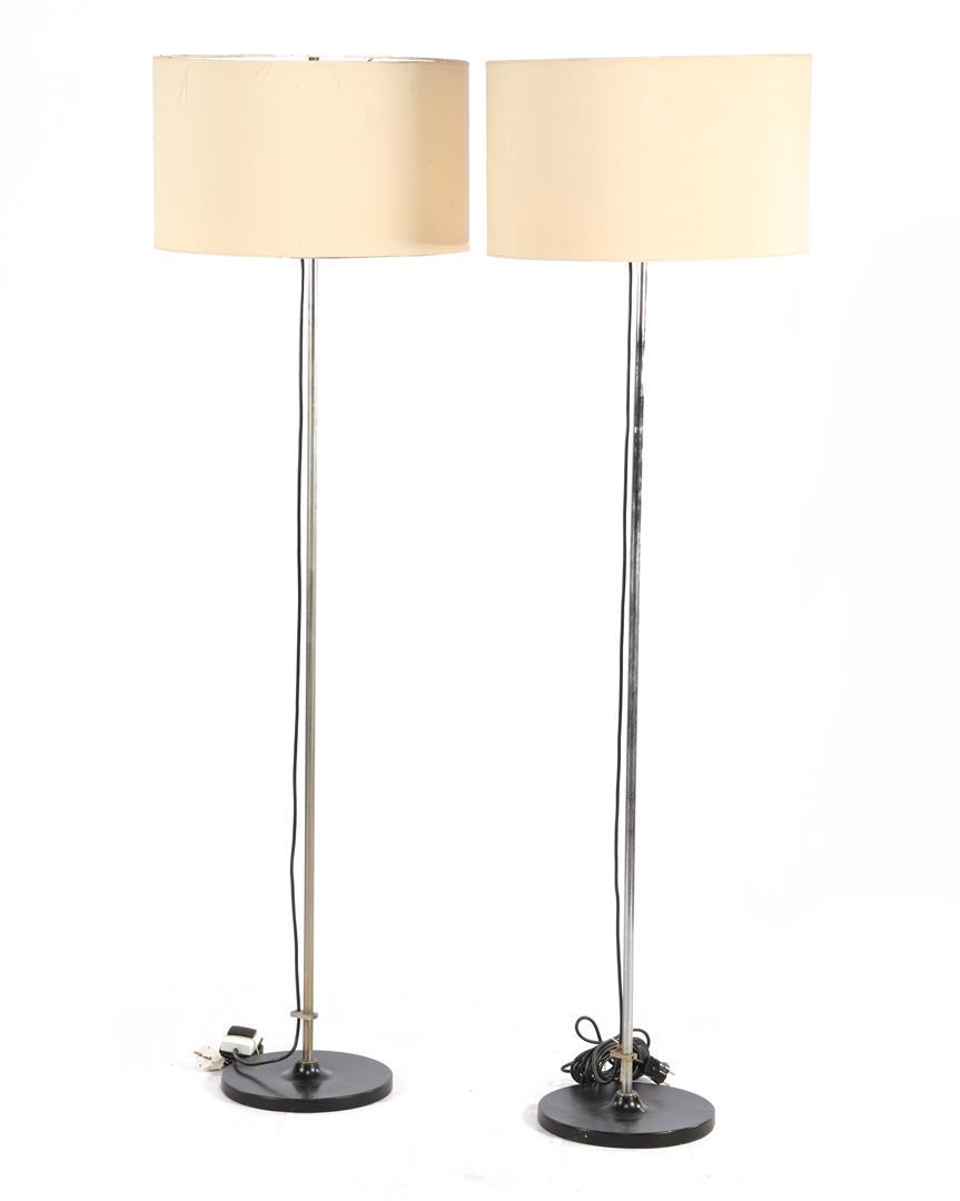 Willem Hagoort: Willem Hagoort2 Hagoort 1960s metal floor lamps with upholstered shade, adjustable in height (1 shade with damage)