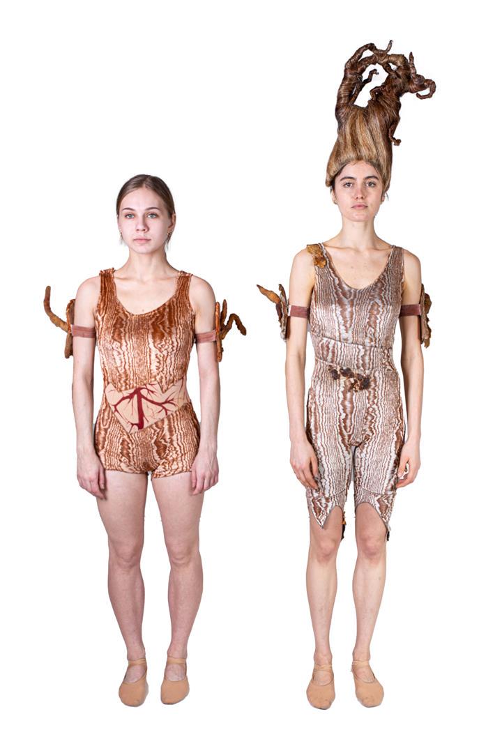4x Costume & 1x wig 'Boom': 4x Costume & amp; 1x wig 'Boom'. Costumes from the family show PINOKKIO (2002), choreography Karole Armitage. Costume design: Jean Paul Gaultier. Size 3x M, 1x S.