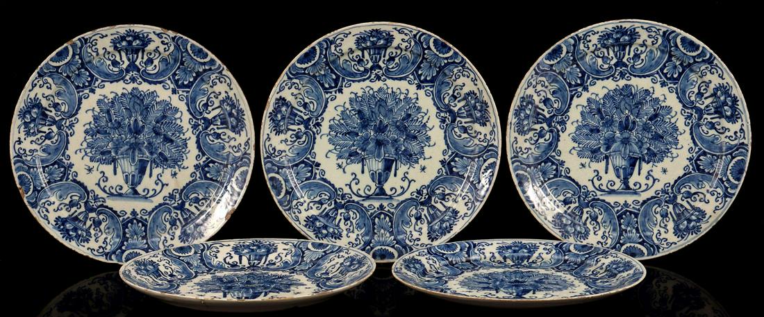 5 earthenware dishes with blue decoration with a vase (1 of 8)