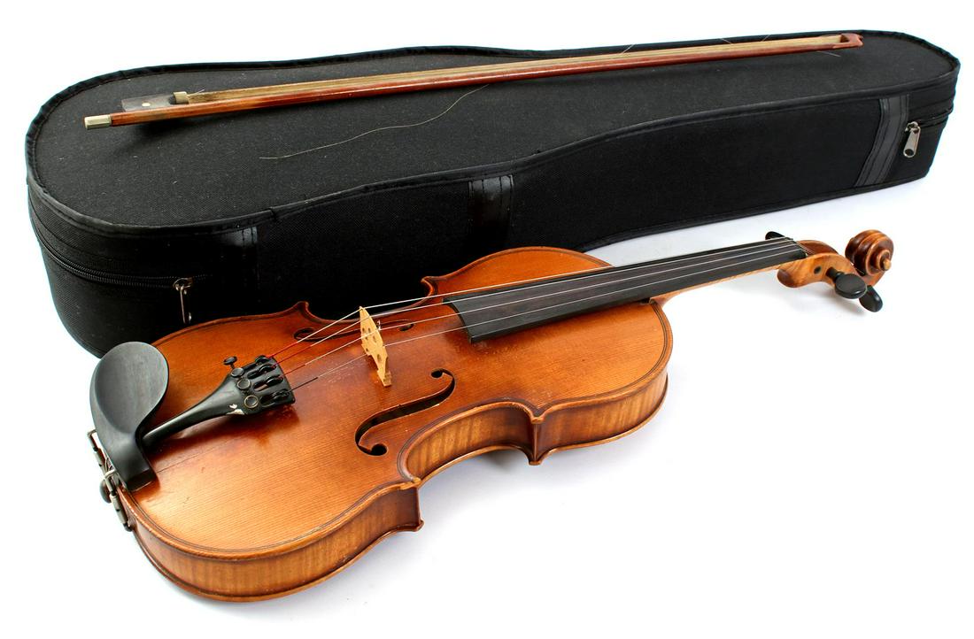 Violin with bow in case marked Rodolfo Fredi (1 of 1)