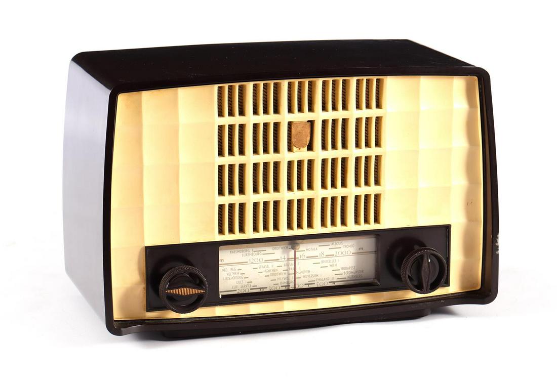 Philips radio in bakelite cabinet, type 156U (1 of 1)
