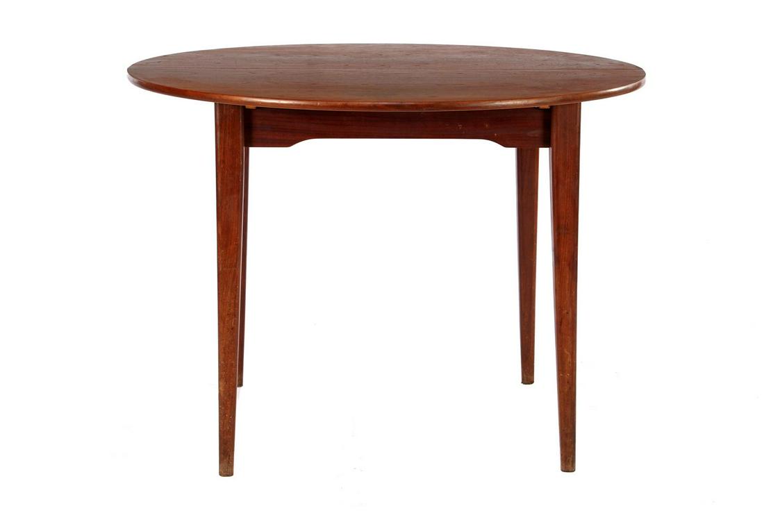 1960s teak dining room table: 1960s teak dining room table with tumble top (31 cm) and standing on tapered legs, 75 cm high and top size 104 cm in diameter