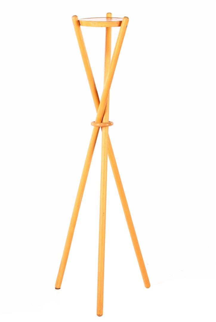 Beechwood plant table standing on three prant (1 of 1)