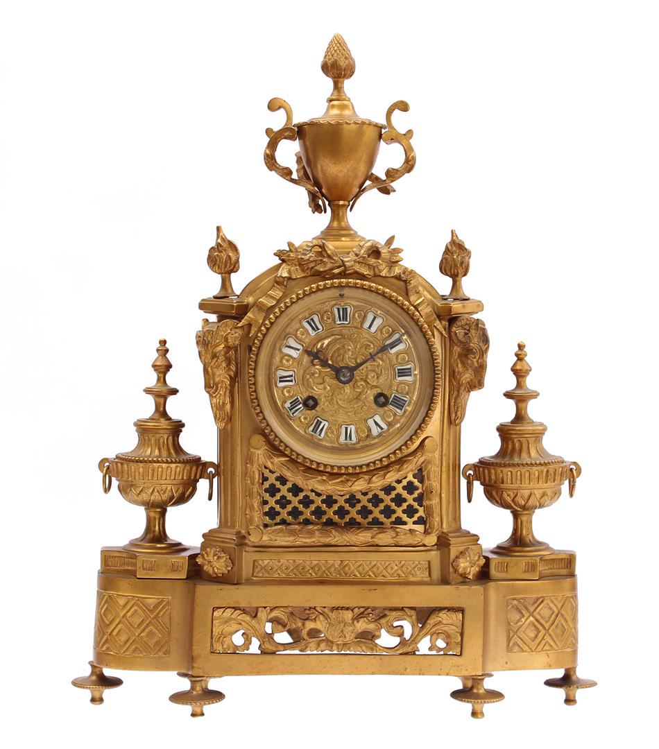 Bronze table mantel clock (1 of 3)