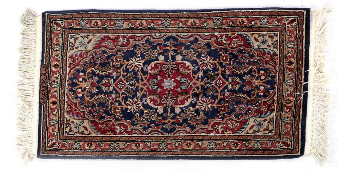 Half silk oriental carpet (1 of 3)