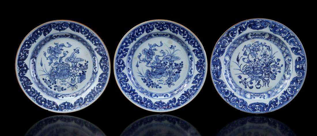 3 Chinese porcelain dishes (1 of 4)