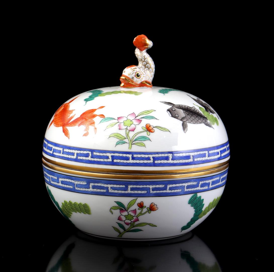 Herend Hungary round porcelain lidded bowl: Herend Hungary round porcelain lidded bowl with fish decor and fish knob on lid 12 cm high, 11.5 cm diameter (tail glued)