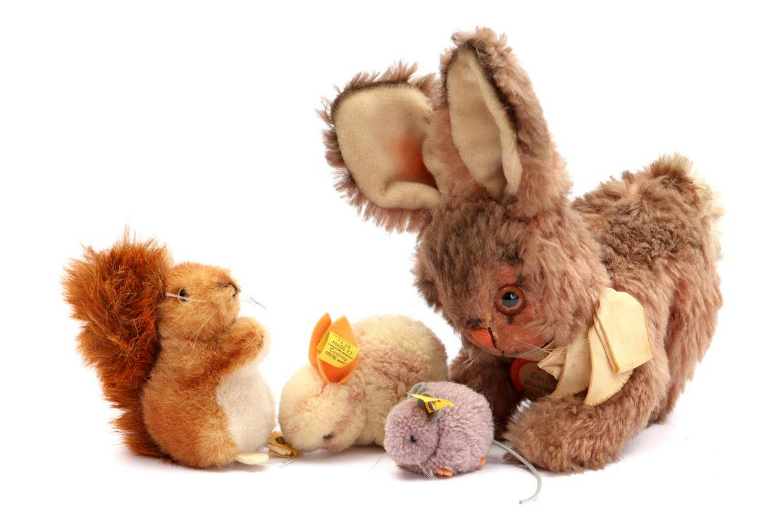 Lot with cuddly toys (1 of 1)