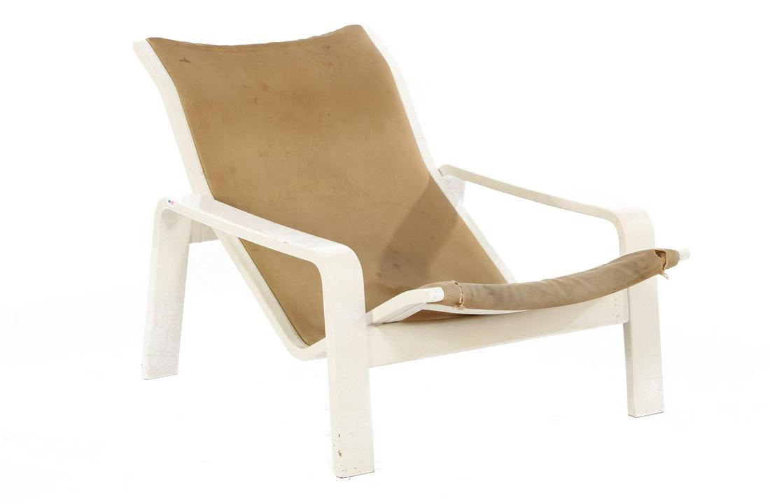 Ilmari Lappalainen (1918-2006): Ilmari Lappalainen (1918-2006)White lacquered adjustable birch wood lounge chair, attributed to Ilmari Lappalainen for Asko, model Pulkka, Finland design year 1963