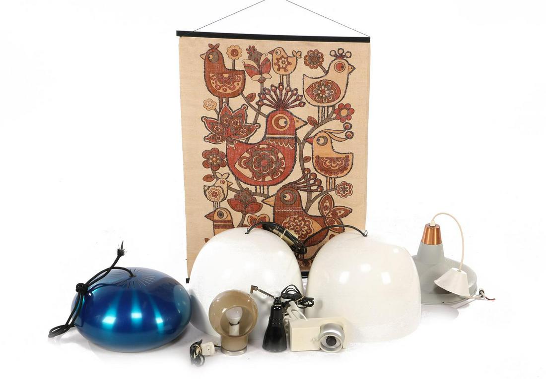 4 metal hanging lamps: 4 metal hanging lamps including design Jo Hammerborg for Fog & Morup (spiral shade manco), glass table lamp, bakelite lamp, plastic table lamp, 60s/70s and Irish linen decoration