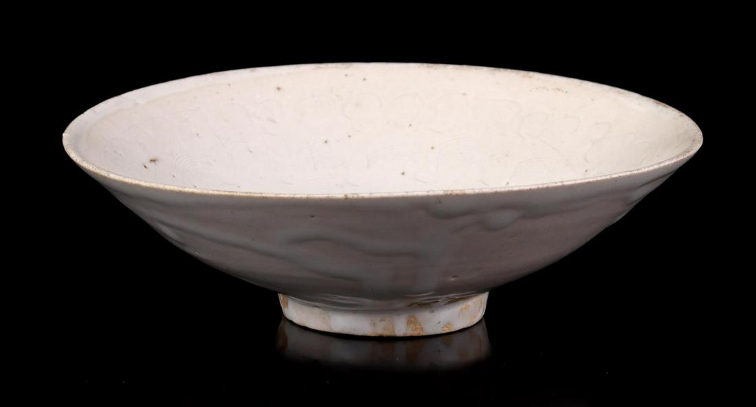 Asian porcelain dish (1 of 3)