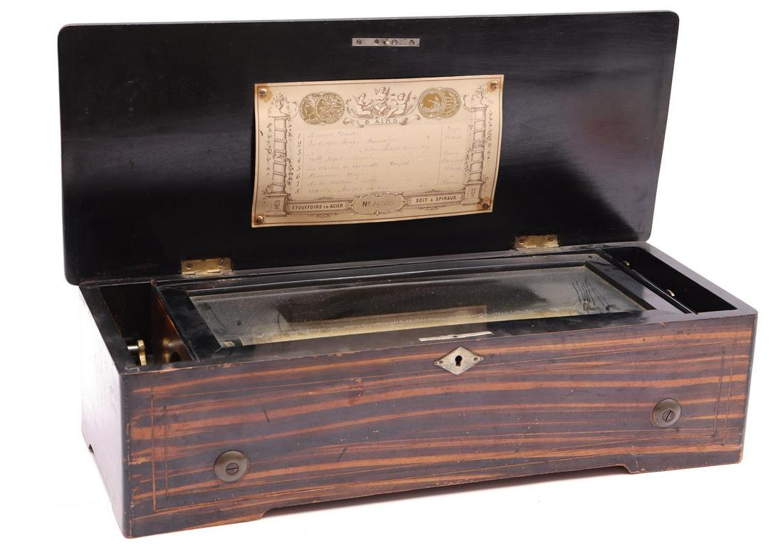French music box: French music box with 8 melodies, in partly walnut veneer case with marquetry in lid, 14 cm high, 50 x 20 cm. (3 teeth missing and restoration object)
