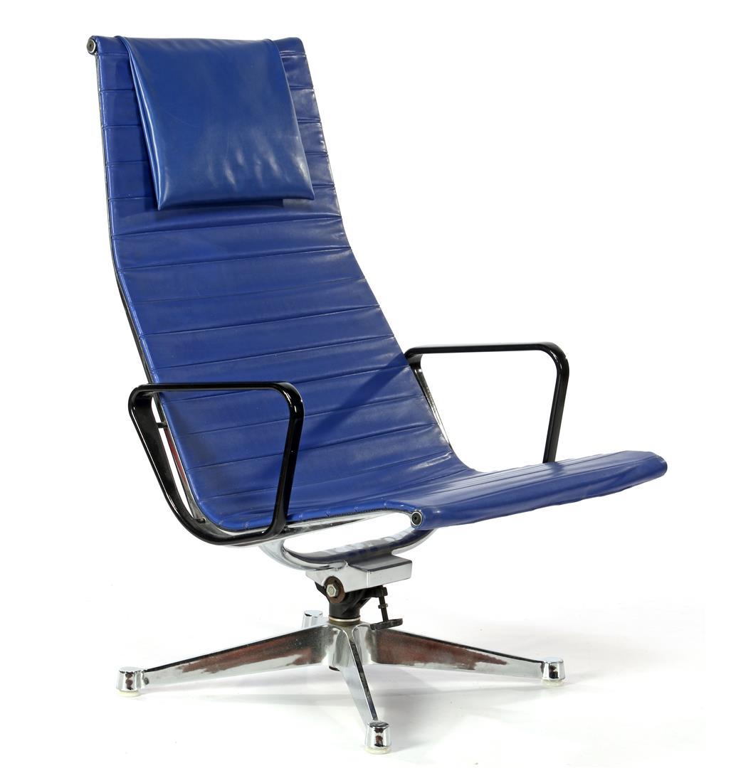 Charles & Ray Eames Chrome-plated metal swivel armchair (1 of 4)